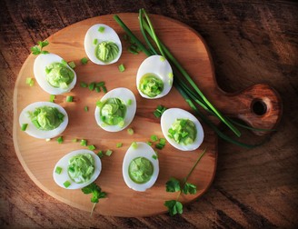 Pastă de avocado pentru umplutura de ouă