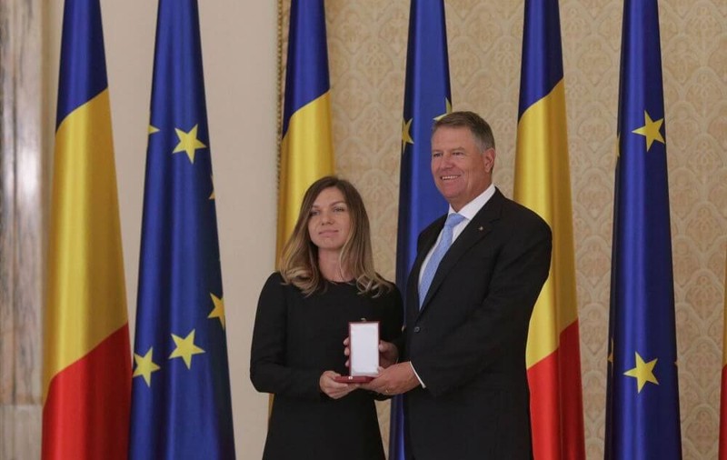 Simona Halep a fost decorată cu cea mai înaltă distincție a României