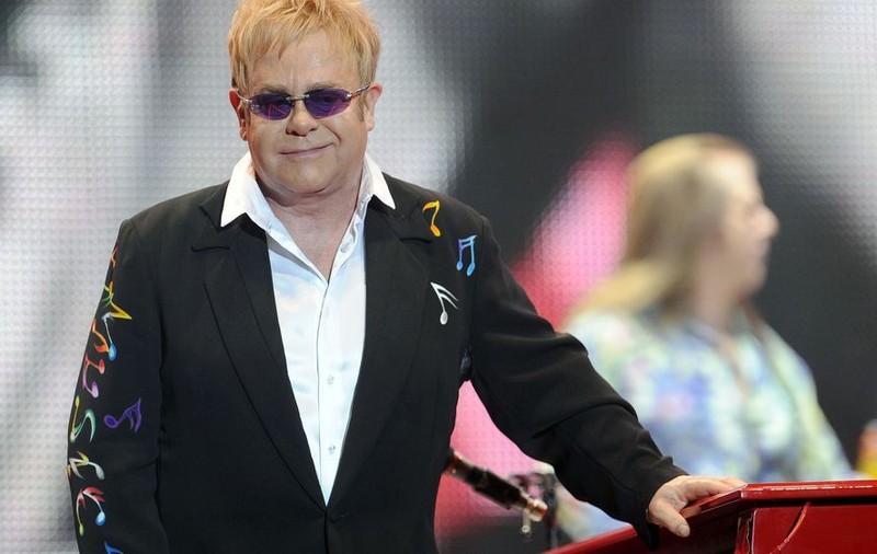 Şi nobilii înjură: Elton John a comis-o în direct