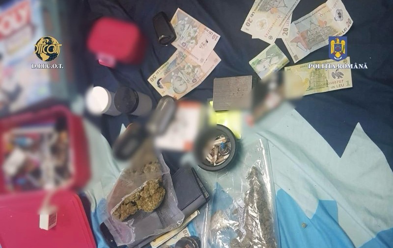 Șapte persoane care vindeau canabis și „cristal” în Gorj, reținute de DIICOT. Printre clienți se aflau și elevi. Cât costa un gram