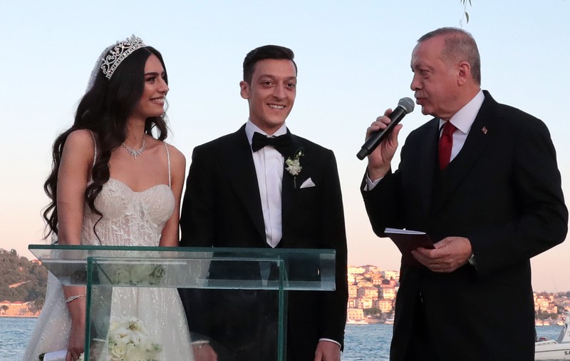 Președintele turc Recep Erdogan, invitat la nunta fotbalistului Mesut Ozil (FOTO)