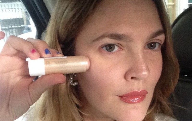 Ce curaj pe EA! Drew Barrymore A IEŞIT NEMACHIATĂ din casă, la 39 de ani! CÂT DE FRUMOASĂ ESTE!