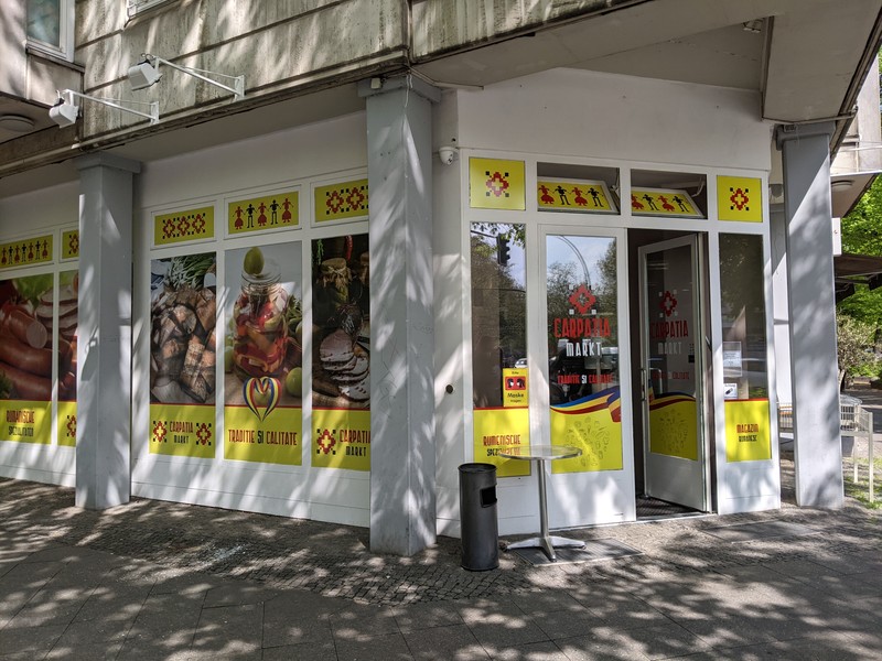 Carpatia Markt (magazin cu produse românești) s-a deschis la sfârșitul lunii februarie, în Nachodstrasse nr. 6, Berlin
