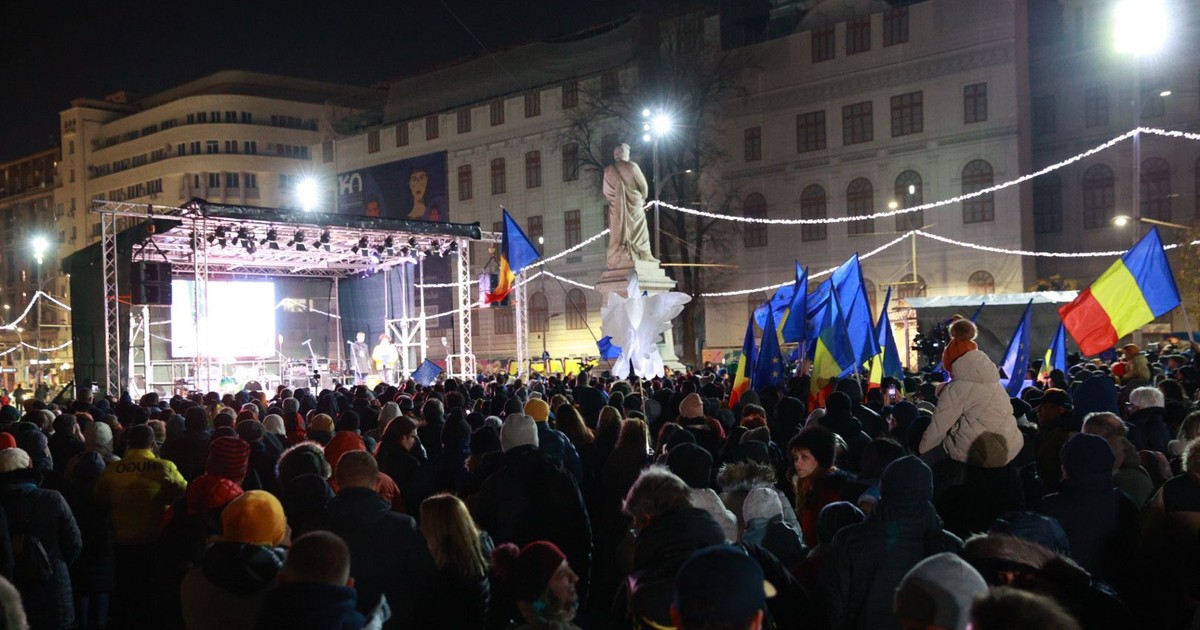 Imagine de la mitingul pro-democrație „România speră”, organizat în Piața Universității din București