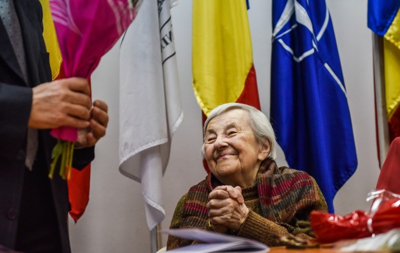 Pediatrul de 91 de ani care scrie poezii. Povestea impresionantă a medicului Alexandra Zahariadi