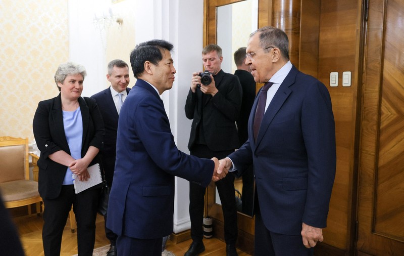 Nici Ucraina și nici Rusia nu au închis „ferm" ușa negocierilor de pace, susține emisarul Chinei în urma turneului său european