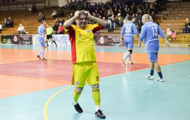 FOTO&VIDEO / Foşti componenţi ai Generaţiei de Aur au participat la un meci caritabil