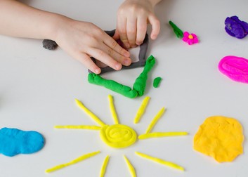 Activități pentru copii - cum se face plastilina