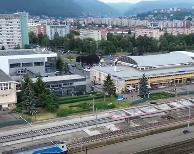 Imagini spectaculoase din dronă arată cum prinde contur noua față a Gării Brașov I VIDEO