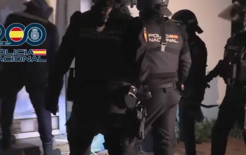 Cinci români exploatau lucrători sezonieri și îi țineau în condiții mizere, într-un hotel abandonat dintr-un orășel din Valencia