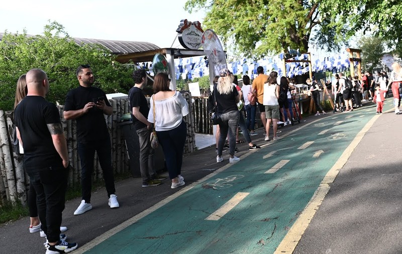 Proprietarii terasei din Herăstrău unde a avut loc petrecerea de sâmbătă seară: “Aglomerarea de pe pajiștea parcului nu e responsabilitatea noastră”