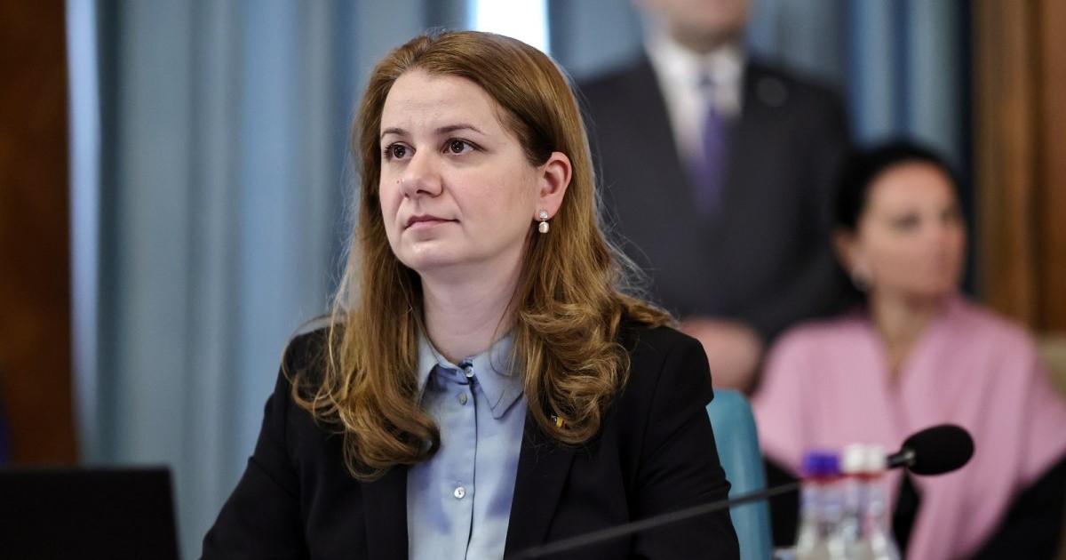 VIDEO Zeci de conturi false laudă rezultatele PISA la postarea pe Facebook a Ligiei Deca. Explicațiile ministrei: „Nu au fost folosite strategii lipsite de etică”