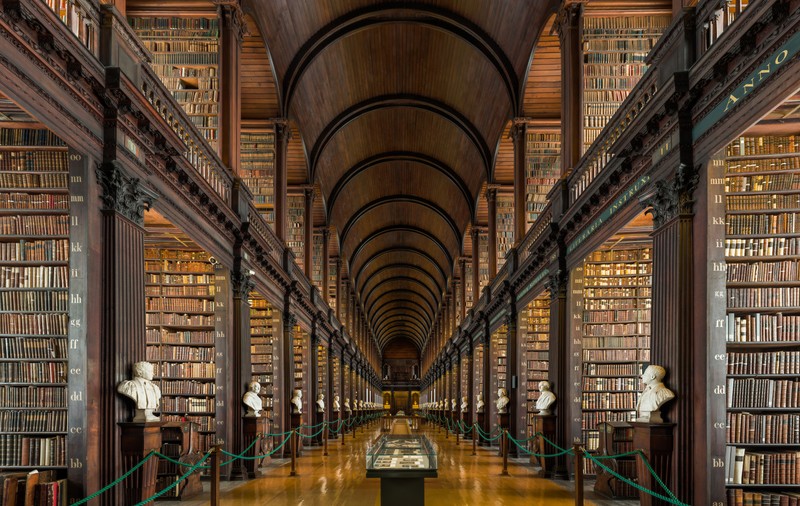Mii de volume de cărți vechi de trei sute de ani sunt restaurate într-un proiect de 90 de milioane de euro, la cea mai mare bibliotecă din Irlanda