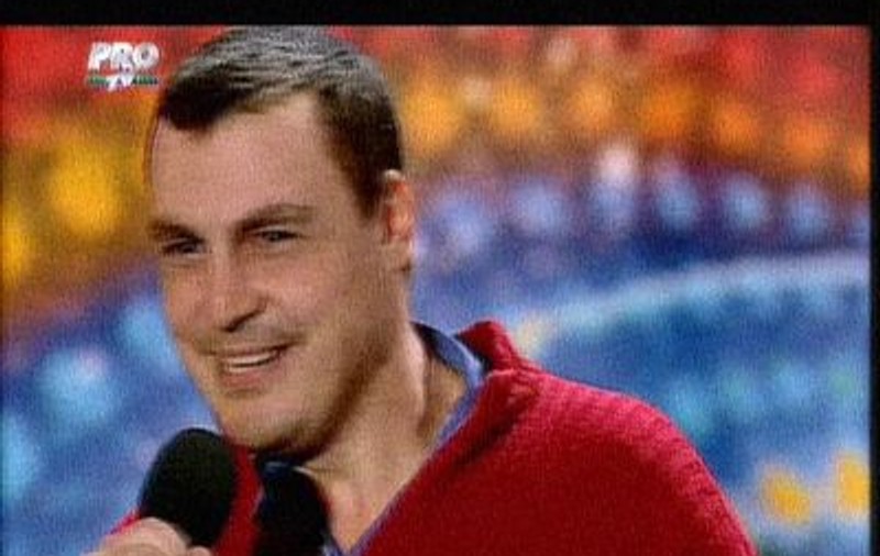 Românii au talent | Îți vine să crezi? A tradus ”Trandafir de la Moldova” în engleză și merge mai departe