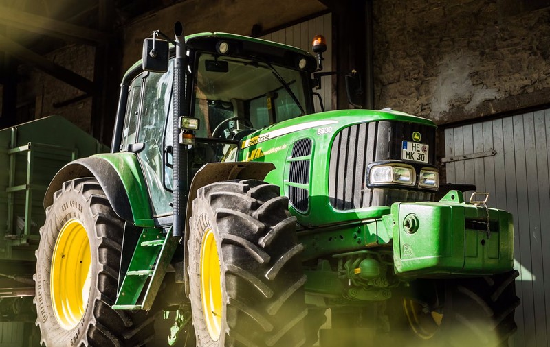 Cum se înlocuiesc cauciucurile la tractor?