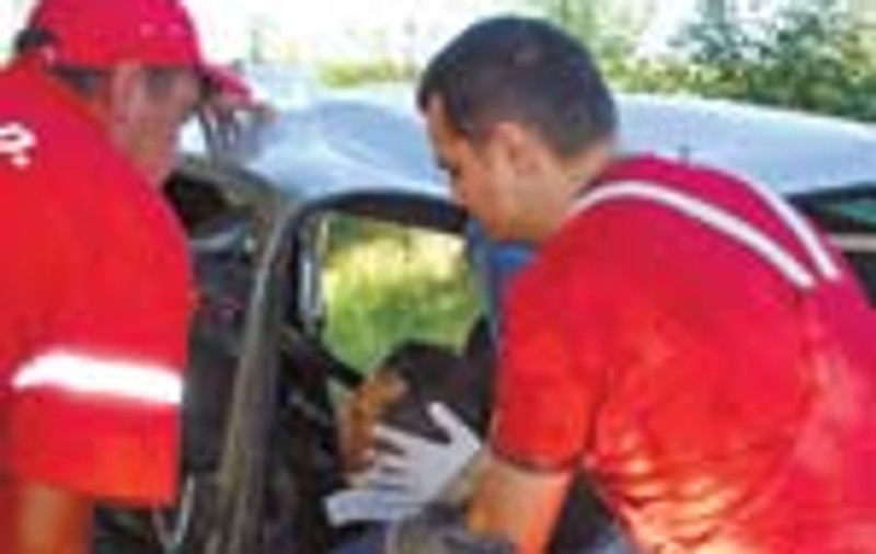 A intrat intentionat cu masina in pom ca sa-l ucida pe amantul nevestei?