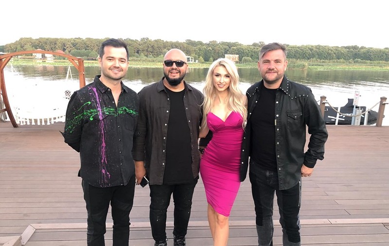 Nostalgicii strâng rândurile. Băieții de la 3 Sud-Est le-au băgat în videoclipul lor pe fetele de la André