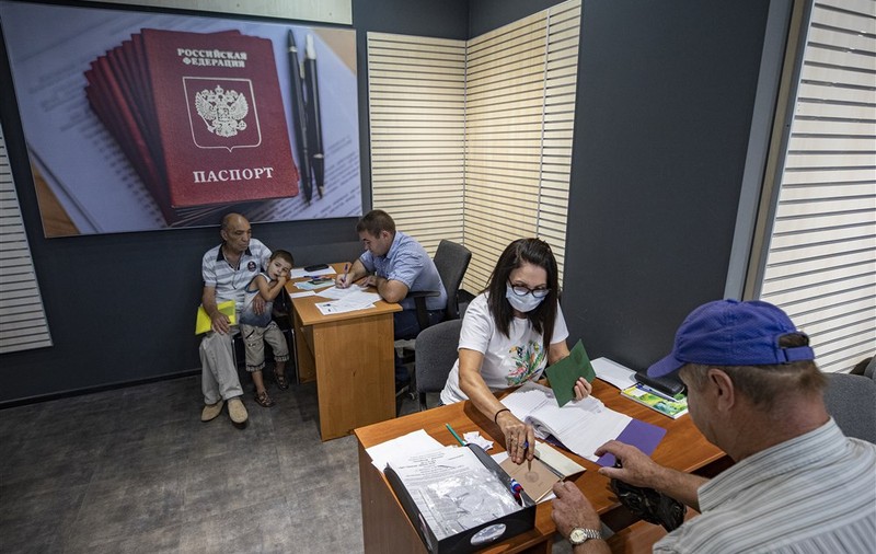 Moscova a anunțat câți cetățeni ucraineni din cele patru regiuni anexate au primit pașapoarte rusești până acum