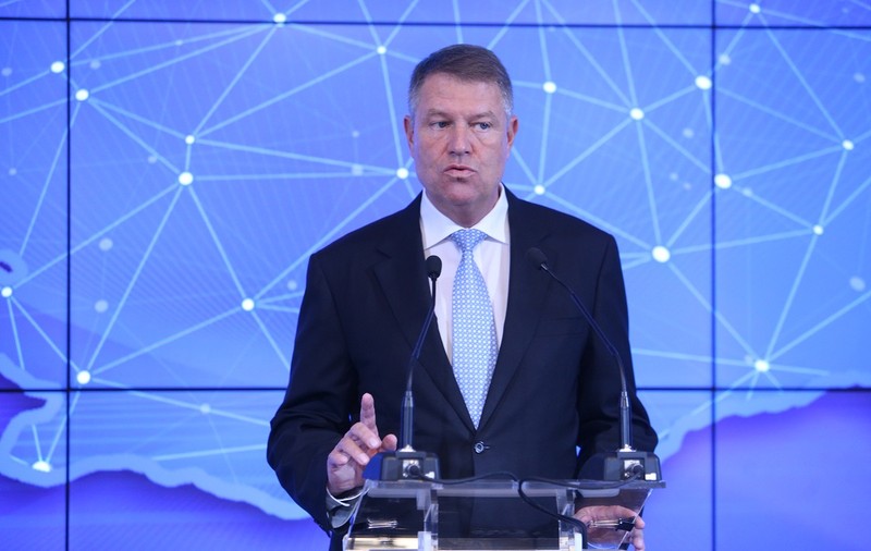 Portretul lui Iohannis în cel mai influent ziar elvețian: Ingenios, pro-european, văzut drept taciturn și rigid. I-a atras la urne pe români printr-o mutare de şah