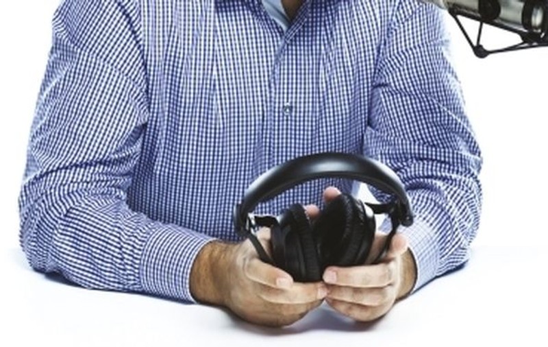 UN CELEBRU REALIZATOR DE RADIO şi TELEVIZIUNE protestează pentru că VICTOR PIŢURCĂ e încă selecţionerul naţionalei, deşi a fost condamnat