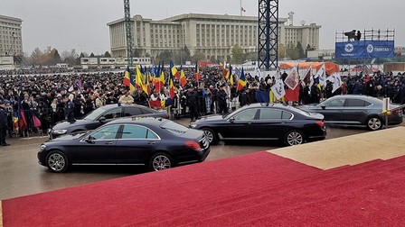 Aceasta este fotografia care a devenit virală și transformată în "șablon" pentru "meme-uri"
