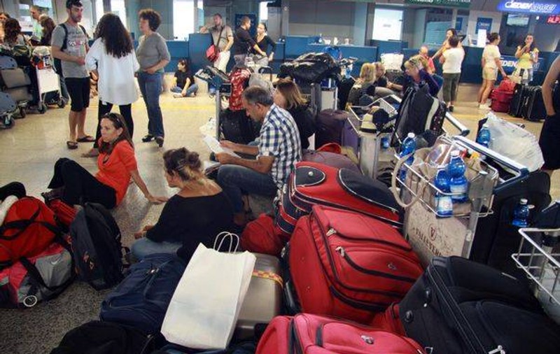 Mii de persoane evacuate de pe un aeroport din Kiev!