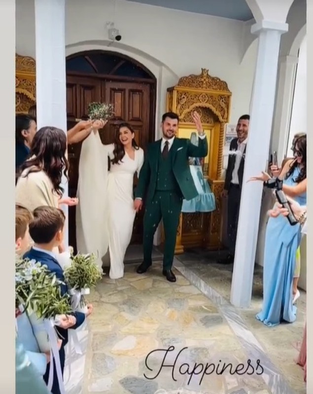 Albertina Ionescu s-a căsătorit religios în Grecia. Cum a arătat prezentatoarea în cele două rochii de mireasă
