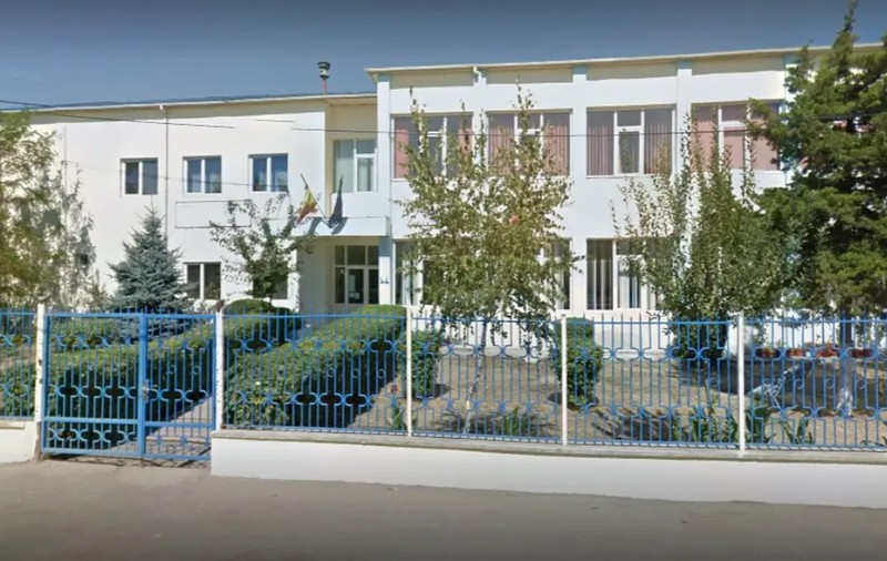 Elevă de 14 ani, găsită înconștientă în baia unei școli din Mangalia. Ce au descoperit anchetatorii