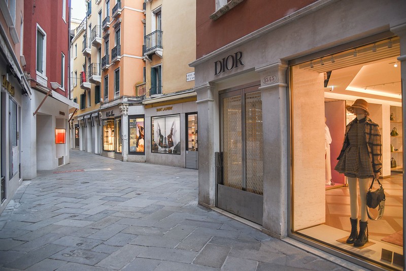 Fără turişti, magazinele de lux s-ar putea închide Foto: Hepta