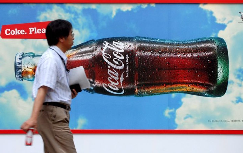 Bea Coca-Cola de 40 de ani şi se simte perfect 
