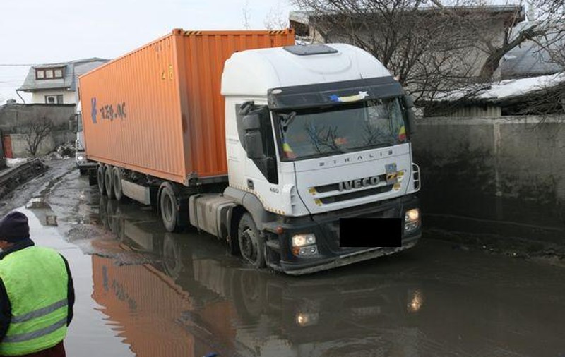 Trafic blocat pe centura Capitalei. Trei persoane rănite, în urma unui accident