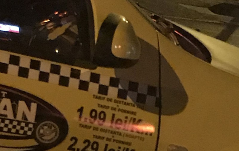 Călătoria cu taxiul în București este deja mai scumpă înainte de majorările anunțate pentru 1 noiembrie. Cât a ajuns tariful pe kilometru