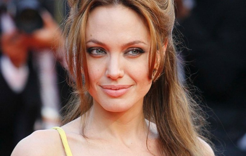 Angelina a bârfit-o pe Jennifer Aniston după ce i l-a furat pe Brad 
