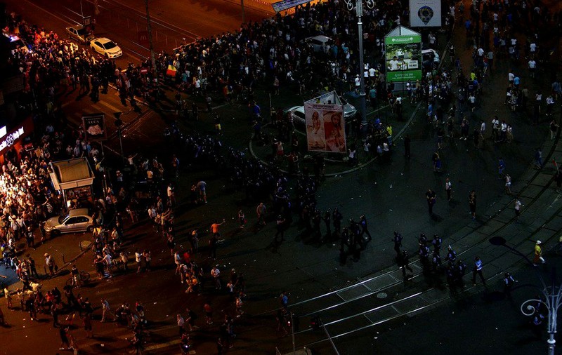 Șase persoane sunt audiate de Serviciul Omoruri după incidentele din Piața Victoriei