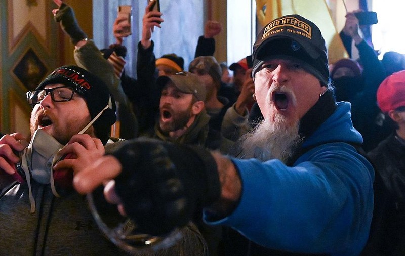 Chitaristul trupei metal „Iced Earth”, care era căutat pentru insurecția de la Capitoliu, s-a predat FBI