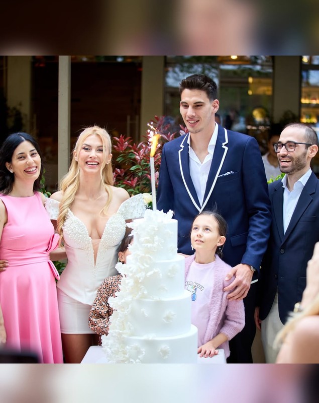 Meniu rafinat la cununia civilă a Andreei Bălan cu Victor Cornea. Cu ce au fost serviți invitații la petrecere