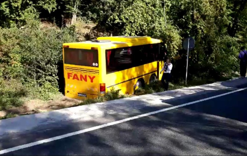Zeci de oameni, răniți într-un accident în Pasul Mesteacăn, pe drumul dintre Baia Mare și Dej. Un autobuz a ieșit în decor