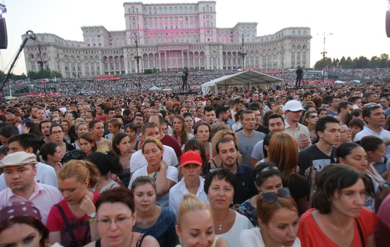 Primăria mărește taxele pentru evenimentele organizate în centrul Capitalei; În Piața Constituției taxa ajunge la 30.000 de euro