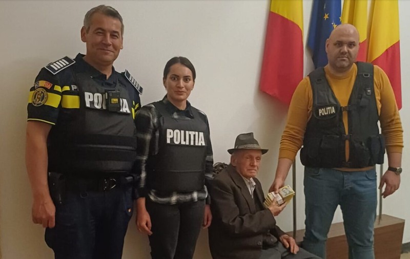 Un bătrân care tocmai scosese 25.000 de lei din bancă a fost jefuit și lăsat pe câmp de doi tineri care se oferiseră să-l ducă acasă