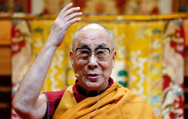 Dalai Lama a comentat divorțul dintre Angelina Jolie și Brad Pitt. Ce a spus liderul spiritual tibetan | VIDEO