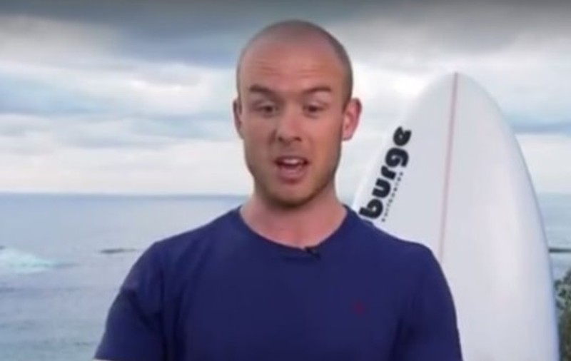 Un surfer britanic s-a luptat cu un rechin, în Australia. L-a lovit cu pumnii ca să scape