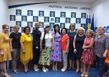 Victorina Macovei, alături de colegele din PNL