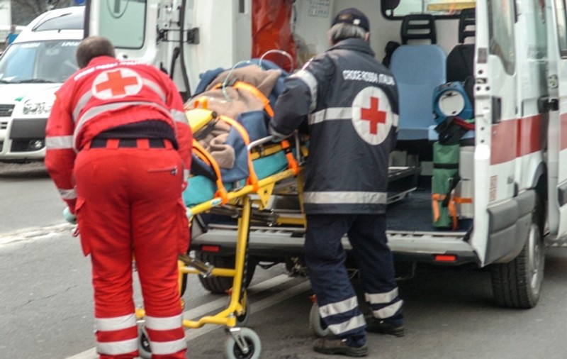 Doi români care se plimbau cu bicicletele în Italia au fost spulberați de o mașină. Unul dintre ei a murit
