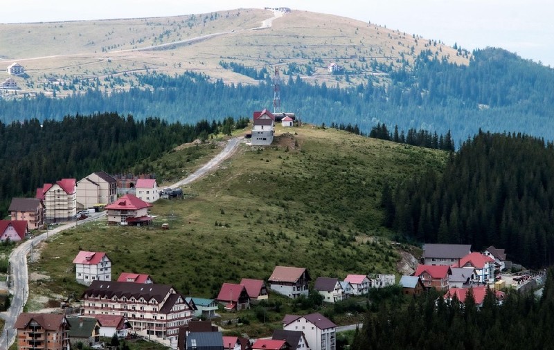 Fenomen inexplicabil pe Transalpina: prețurile camerelor de cazare duble din Rânca sunt destul de mici, dar turiștii nu rămân peste noapte
