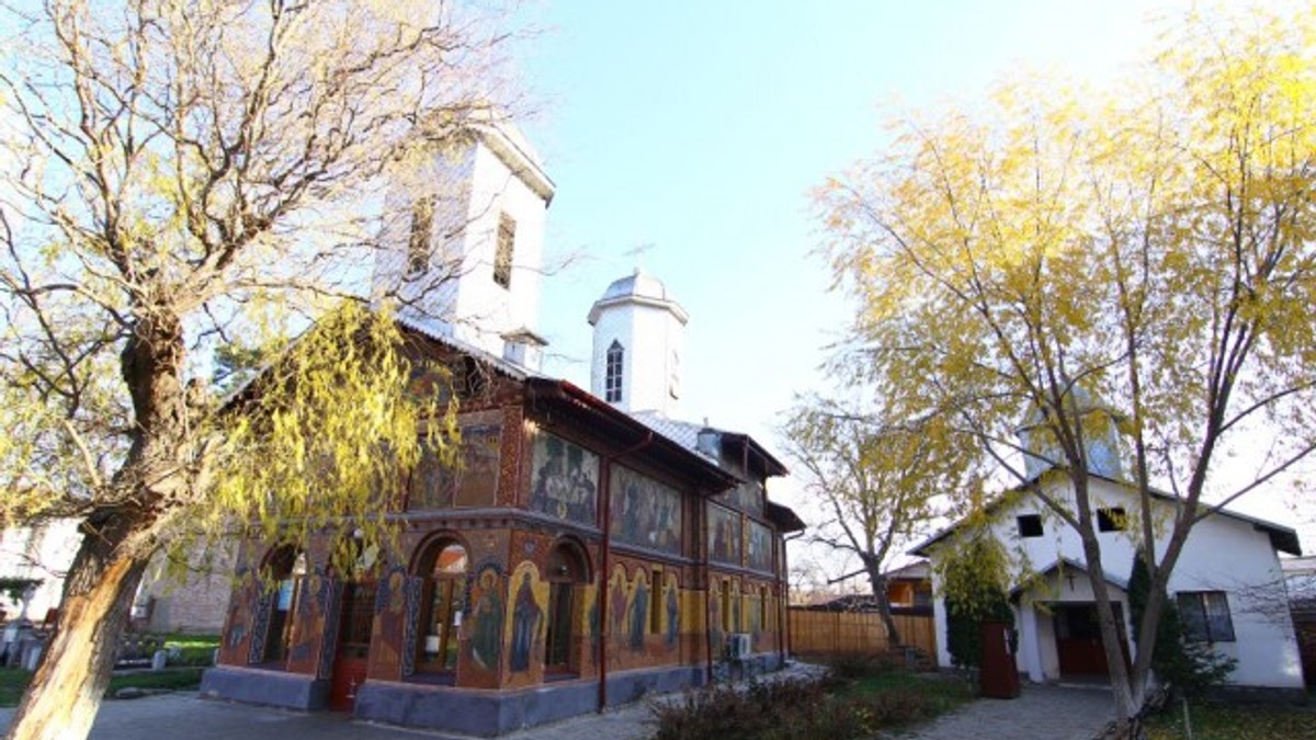 Un bărbat a fost găsit spânzurat în curtea unei biserici din Târgoviște