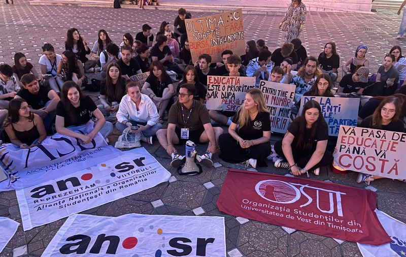 Ce i-a răspuns o studentă lui Daniel David după ce ministrul i-a trimis pe tineri la muncă