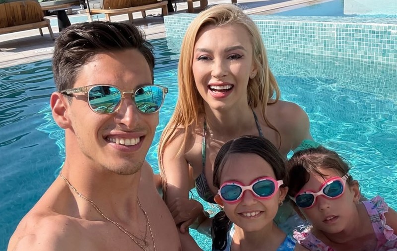 Destinația aleasă de Andreea Bălan pentru vacanță. Artista a plecat împreună cu Victor Cornea și cu fetițele ei