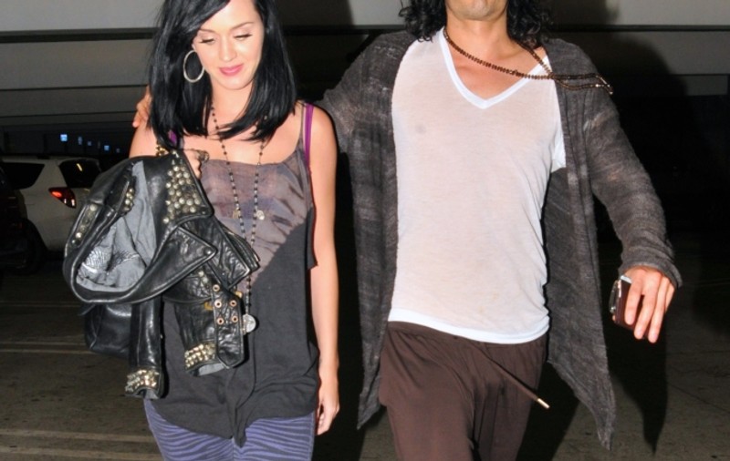 Russell Brand şi Katy Perry fac terapie de cuplu zilnic