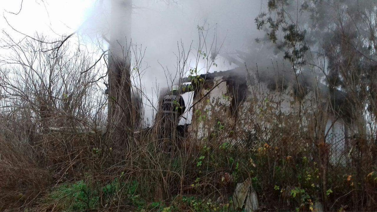 Bărbat carbonizat în urma unui incendiu izbucnit din cauza unei țigări în Caraș-Severin