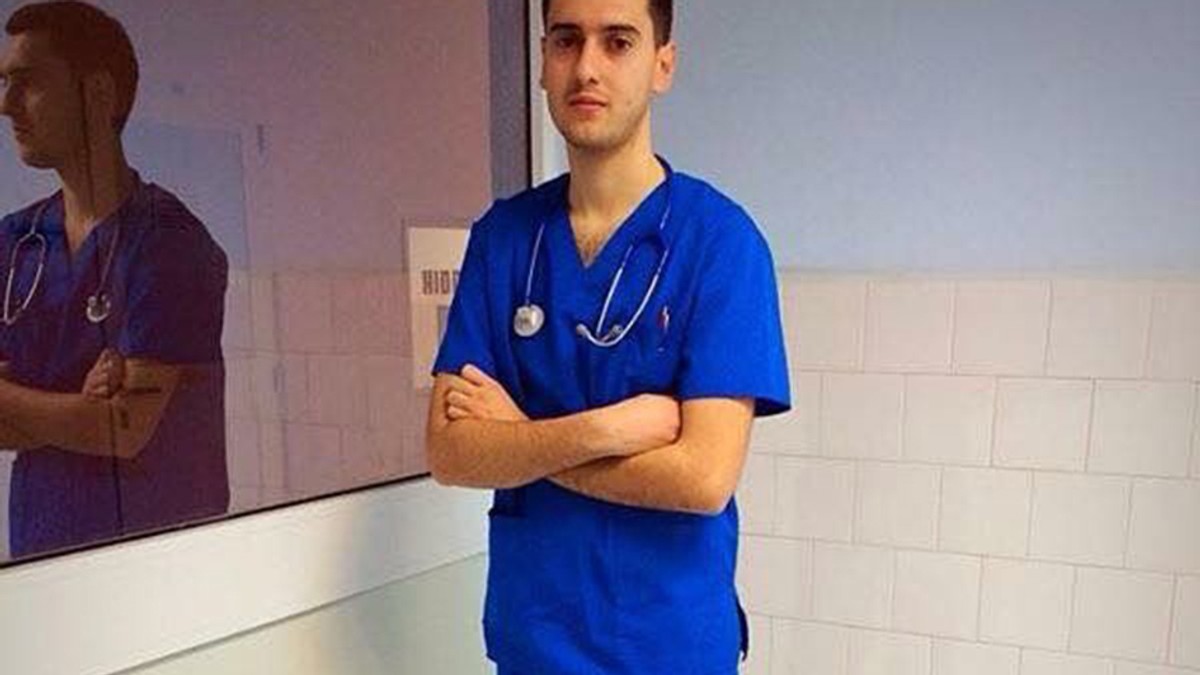 Umiliţi şi ignoraţi. Statul îi exploatează pe etnicii români veniţi să se facă medici în ţara noastră. Deşi muncesc, tratează şi salvează vieţi, la fel ca medicii români, sunt forţaţi să trăiască la limita sărăciei. Este şi cazul lui Loredan Miksa.